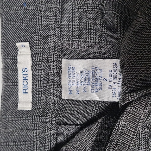 Ricki’s Plaid short Size 2 - Picture 4 of 10